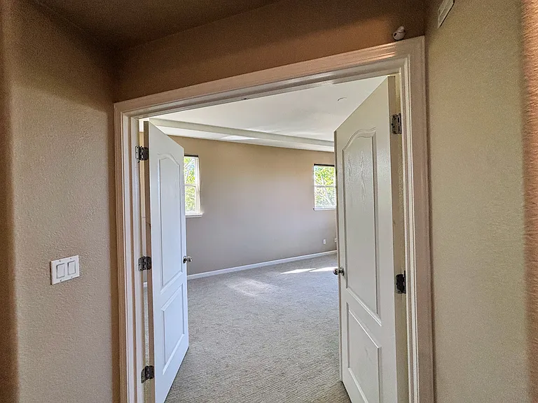 378 Roundhill Dr — Photo 12