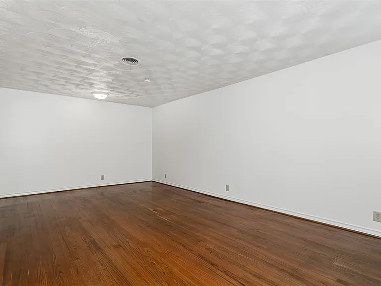 11050 Wyatt St — Photo 2
