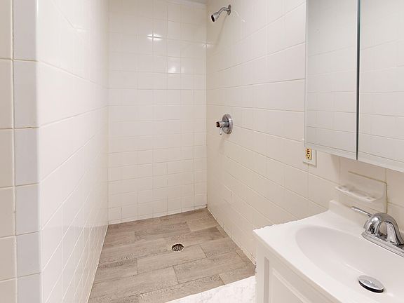 5th image of 234 E 87th St APT 1D