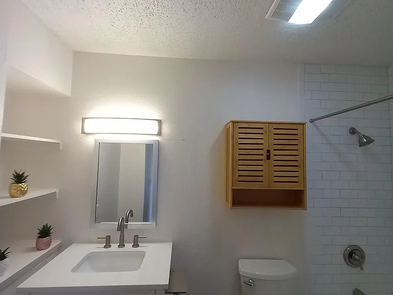 200 E Courtland Pl #12 — Photo 5