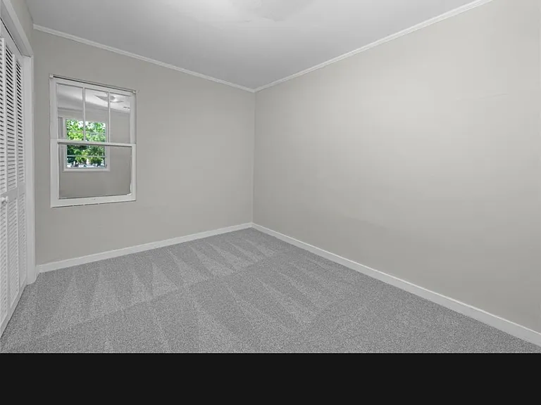 206 E Hall St — Photo 16