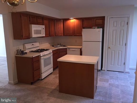 3rd image of 15498 Travailer Ct