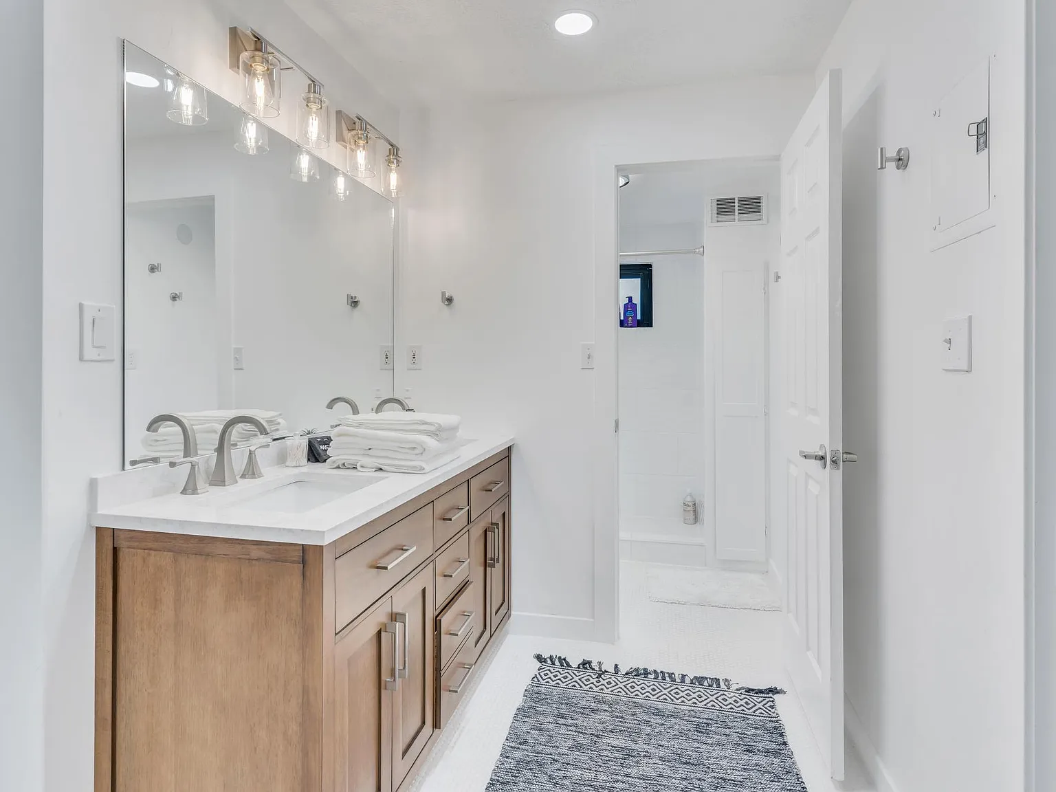 1 bed, 950 sqft, $1,500 — Photo 3