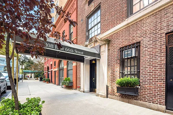 Sold by Nest Seekers International | media 9