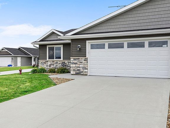 5th image of 885 Tall Grass Ct