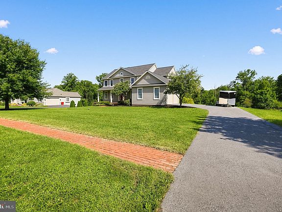 3rd image of 27 McCoy Ln