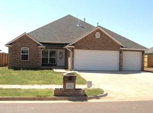 1613 Mead Ln, Moore, OK 73160