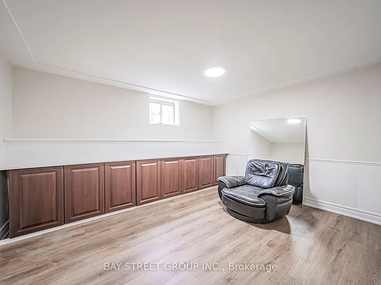 538 Queens Dr #BASEMENT — Photo 16