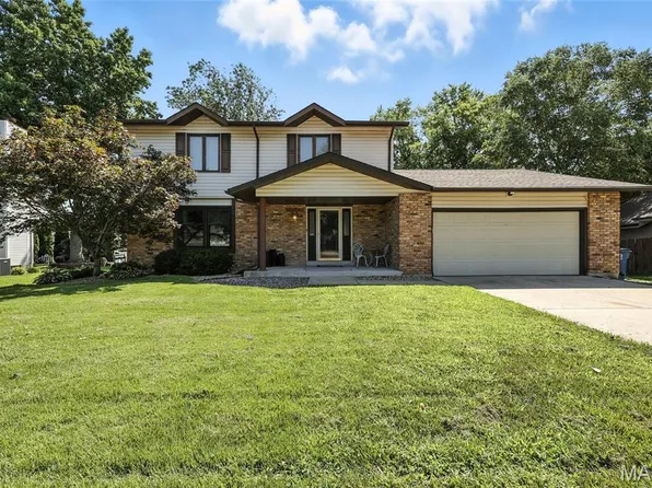 1108 Lancaster Dr, Saint Charles, MO 63301