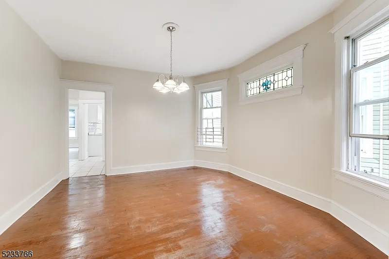 2 bed, 1.0 bath, $2,350 — Photo 3