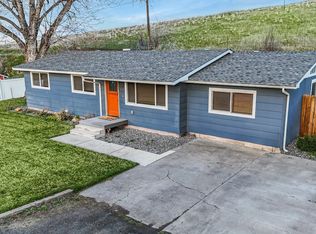 70981 SW Douglas Dr, Pendleton, OR