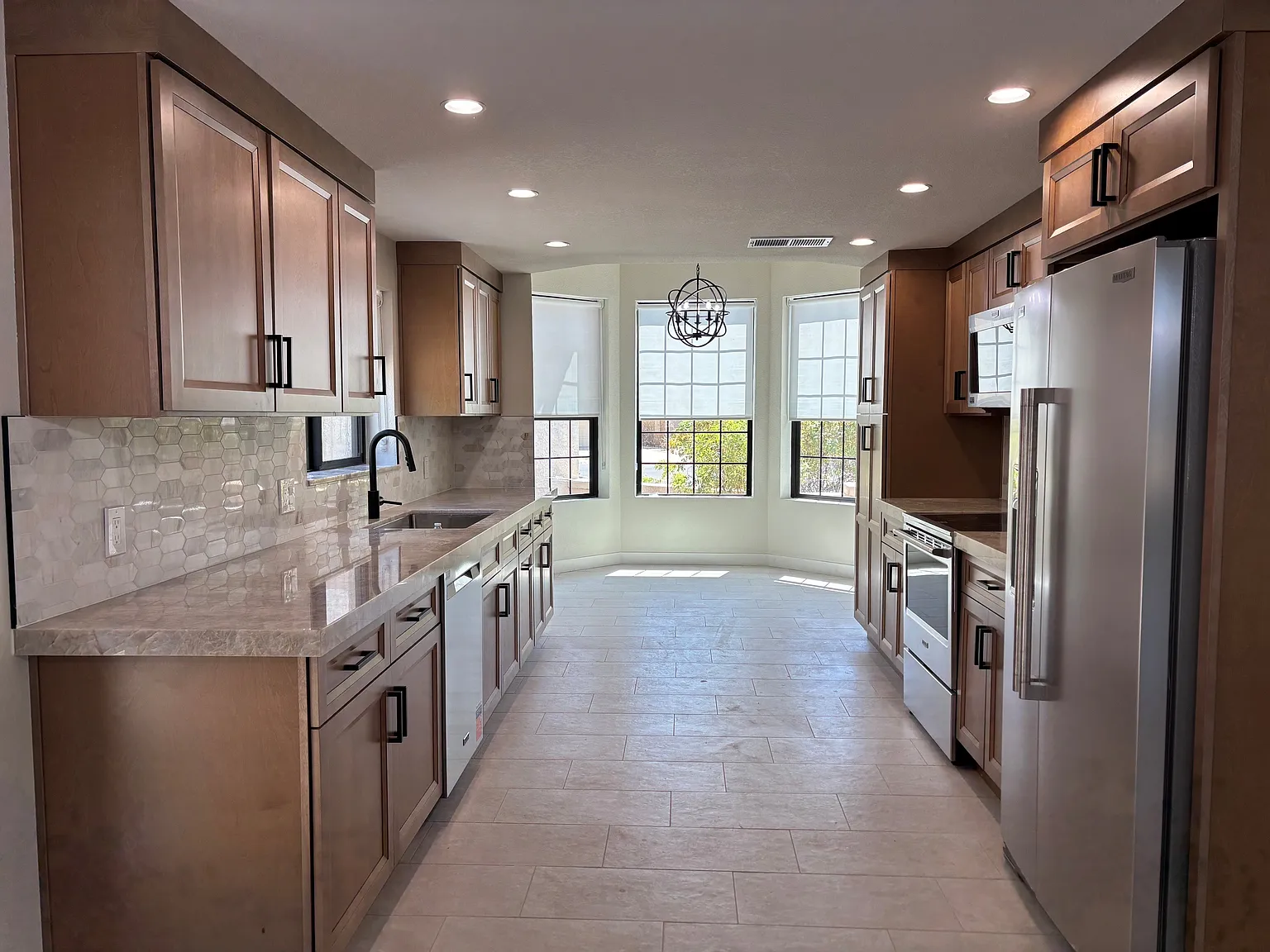 3 bed, 2187 sqft, $3,750 — Photo 3