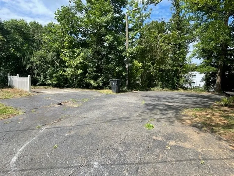 401 Wesley Heights Way — Photo 19