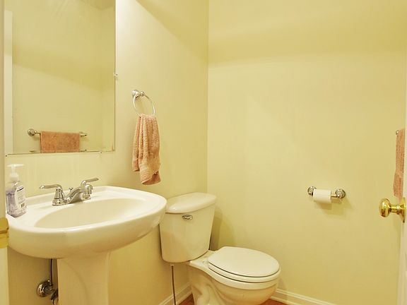 5th image of 11373 Nicole Dr