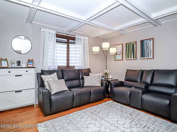 5th image of 100 Acacia Ave