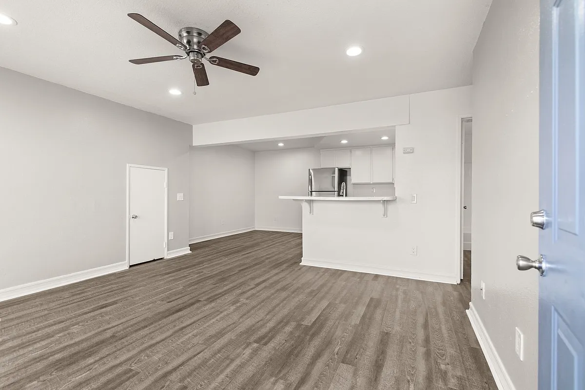 Building Photo - 169 Brightwood Ave