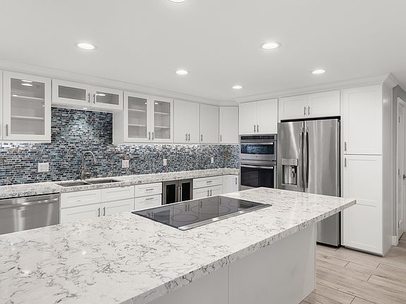 2nd image of 3940 Gresham St Unit 313