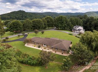 56 Beaumont Dr, Hendersonville, NC 28739