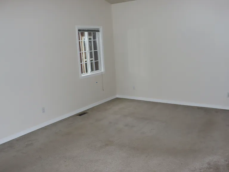 1328 E Hunter Dr — Photo 17