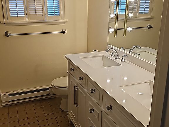 2nd image of 1420 Bellevue Way SE APT 1