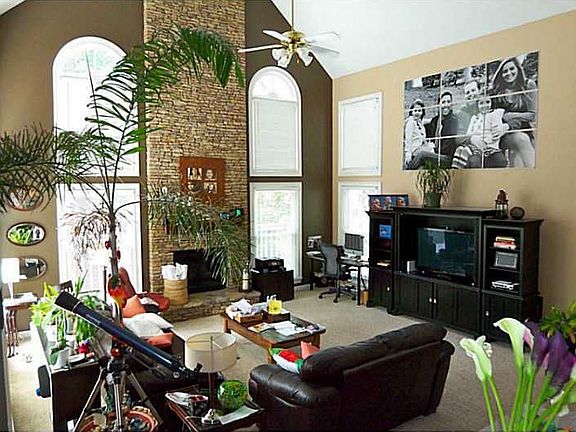 5th image of 110 Donamere Ct