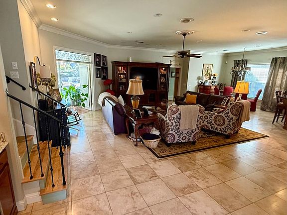 4th image of 102 Hiddenpine Pl