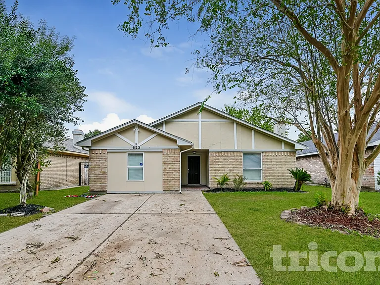 623 Walston Ln — Photo 1