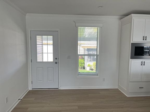 3rd image of 7815 Lakeshore Dr