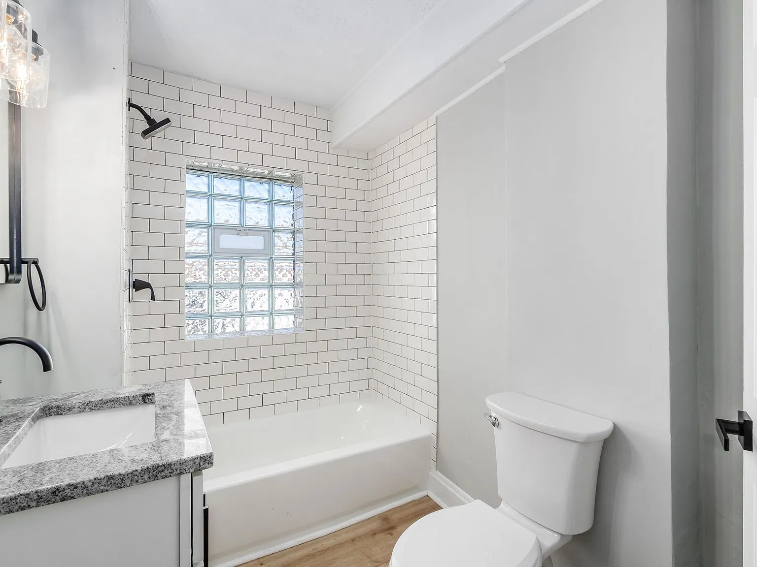2 bed, 1000 sqft, $1,350 — Photo 4