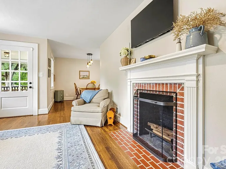 1252 11th St NW — Photo 11