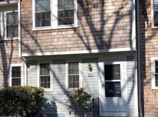 300 Falmouth Rd APT 12C, Mashpee, MA 02649