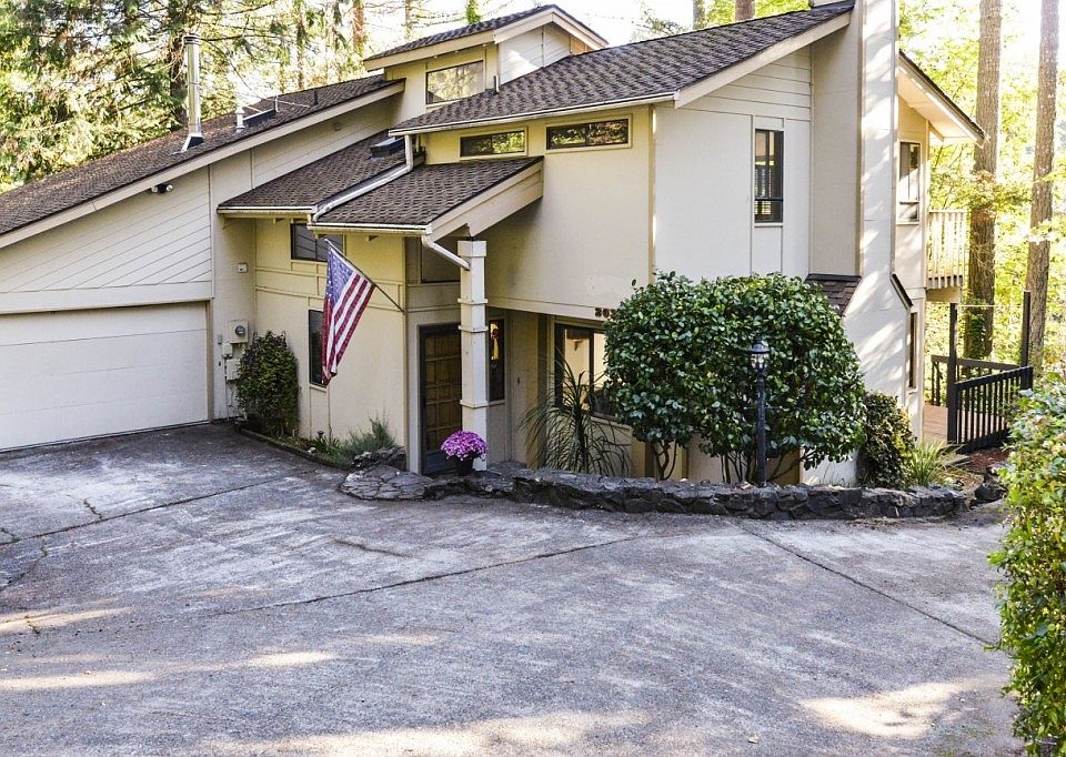 1st image of 2033 Lakemoor Ln SW