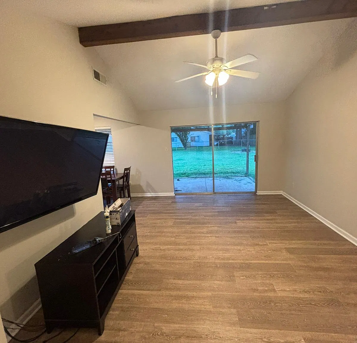 3 bed, 1045 sqft, $1,600 — Photo 3
