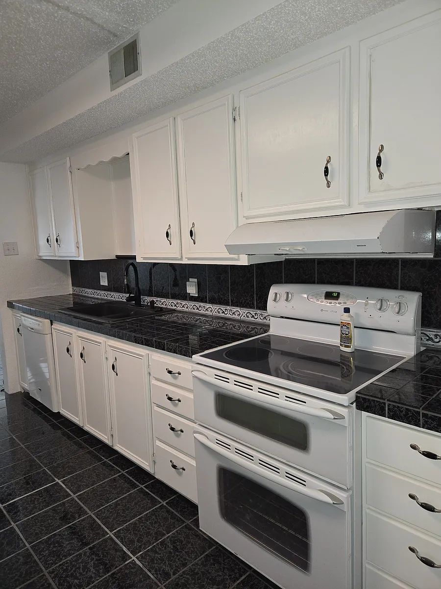 Building Photo - 1313 S Bowie Dr