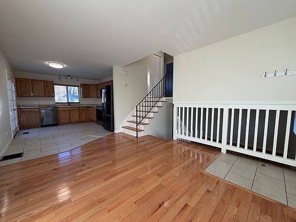 2nd image of 2406 Bowen St