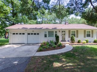 222 Ramsey Ln, Ballwin, MO 63021