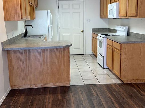 3rd image of 812 S Elgin Ave APT 4