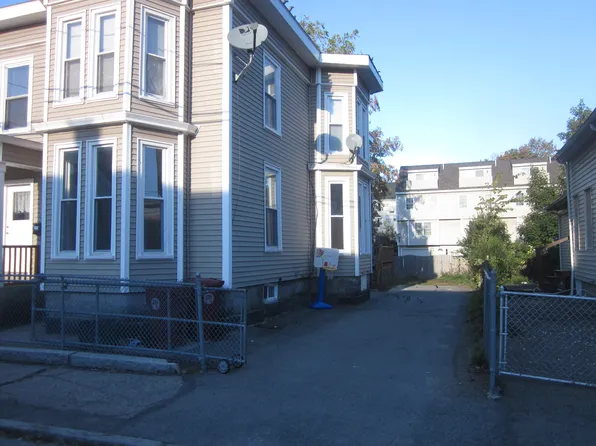 30 Fort Hill Ave, Lowell, MA 01852