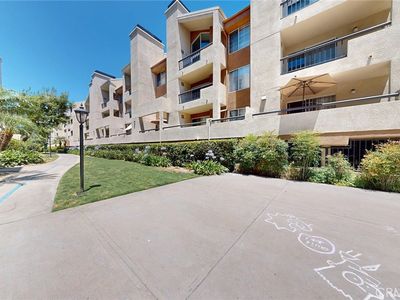 5550 Owensmouth Ave APT 217, Woodland Hills, CA, 91367