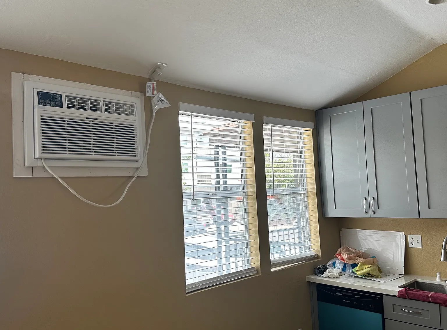 2 bed, 635 sqft, $2,500 — Photo 2