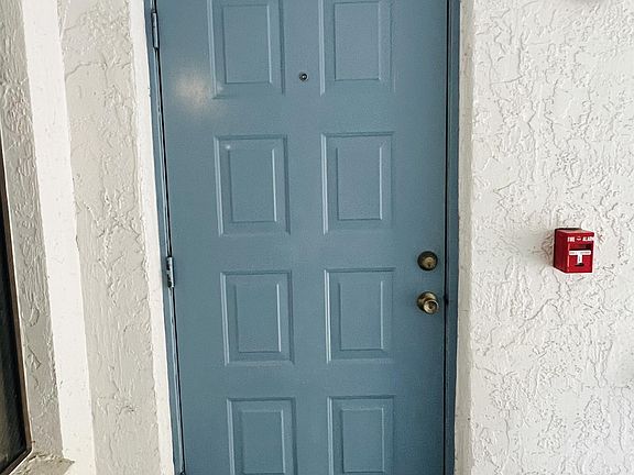 3rd image of 954 Courtyard Ln Unit 42