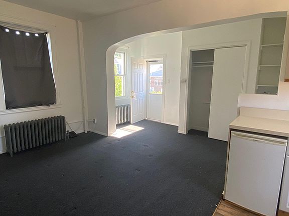 4th image of 225 Meacham Ave