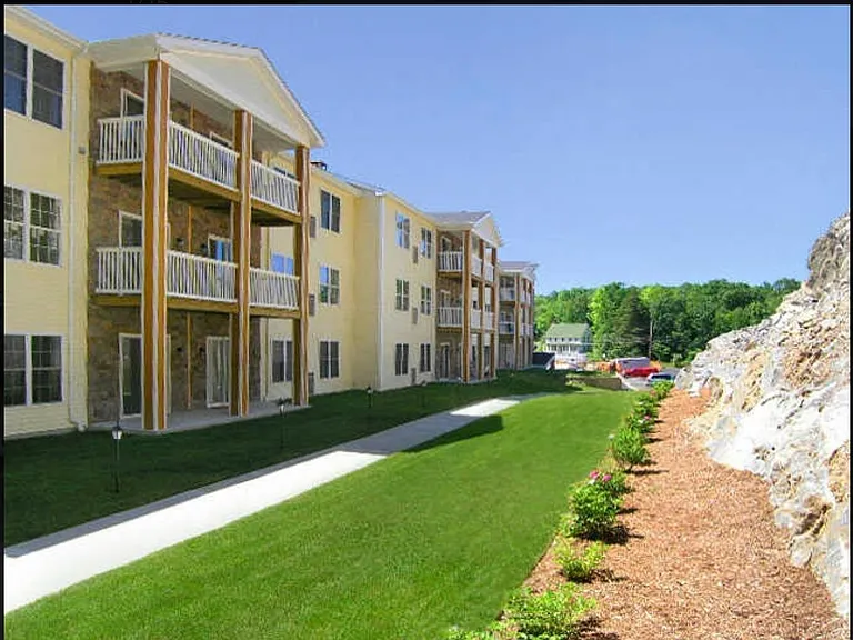 Stonington Estates Apartments — Photo 6