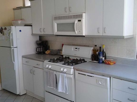 4th image of 312 G St NE