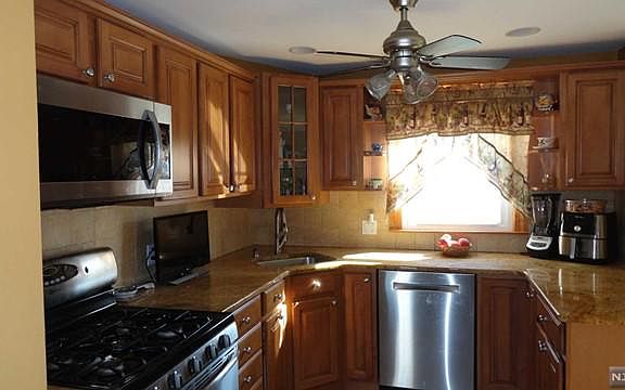 3rd image of 260 Hillside Ave