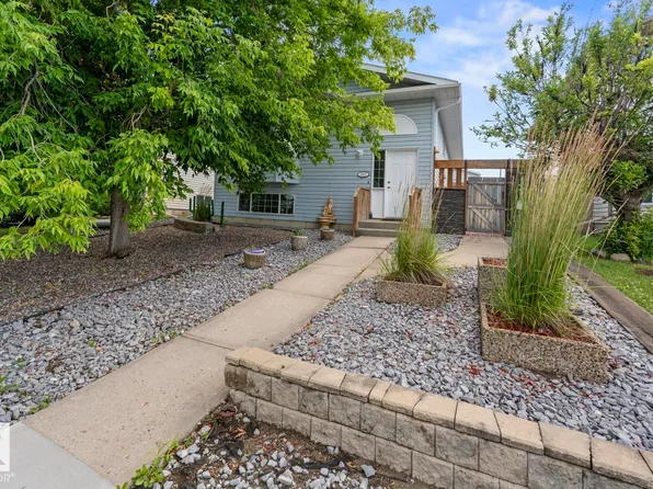4813 45th St, Cold Lake, AB T9M 1Z6
