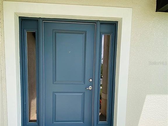 5th image of 872 Vienna Square Dr