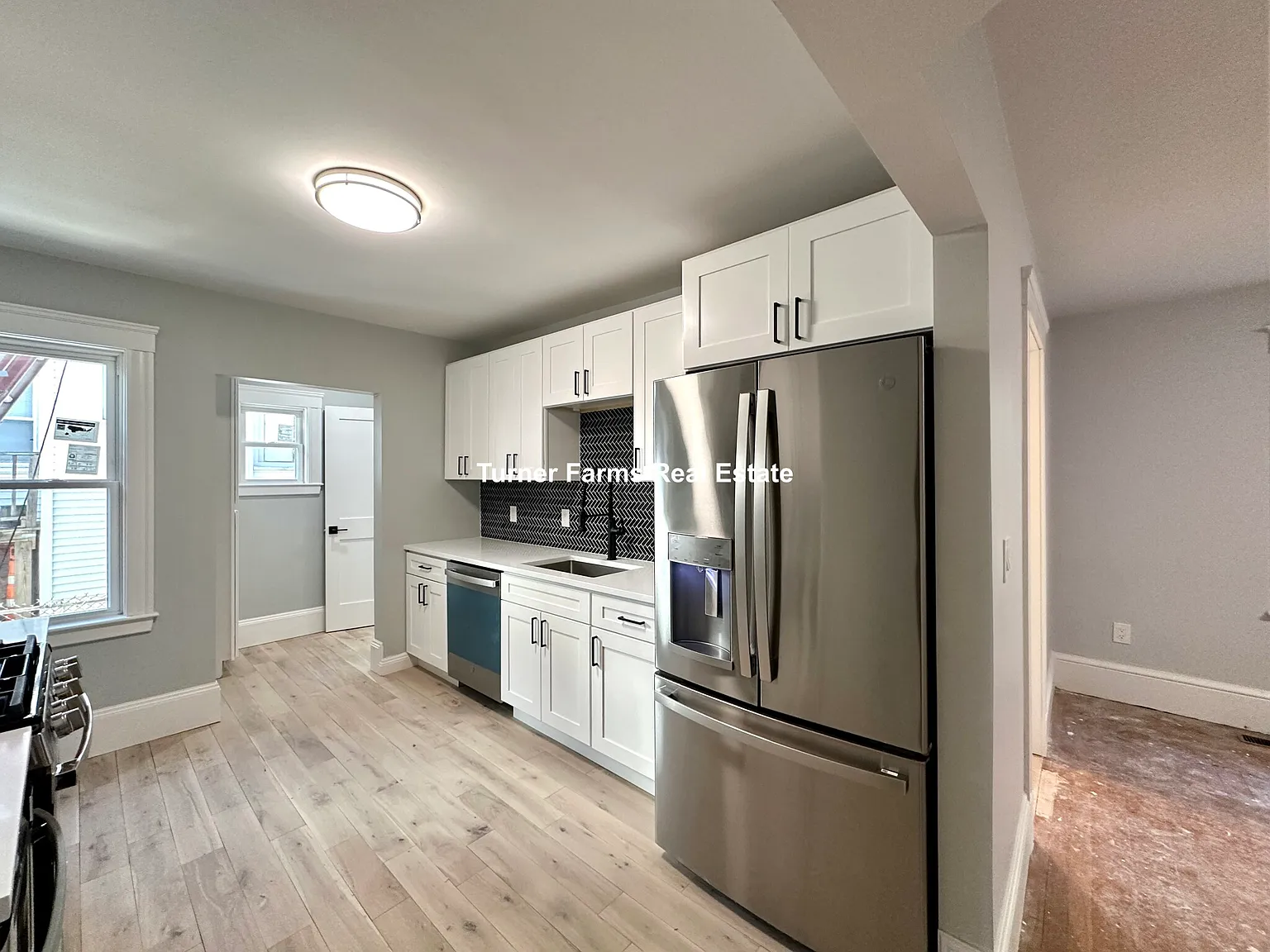 5 bed, 9999 sqft, $6,500 — Photo 1