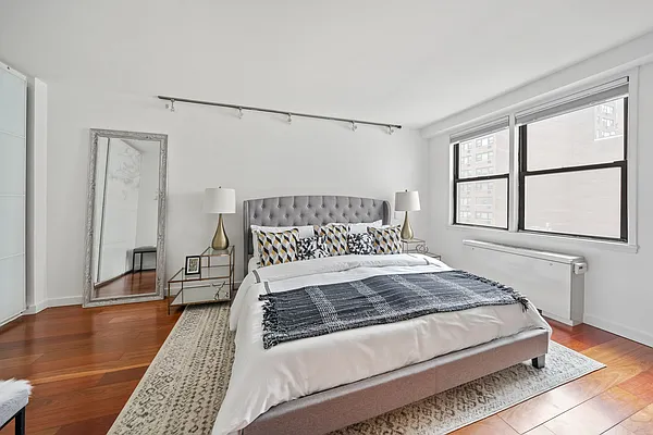 Sold by Compass | media 7