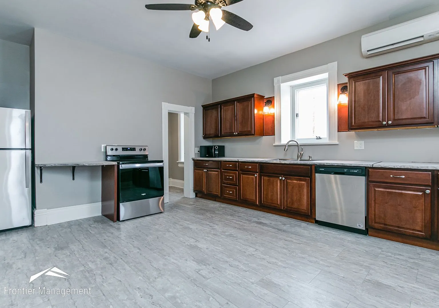 Charming 4 bedroom home located outside of Alma, KS — Photo 3